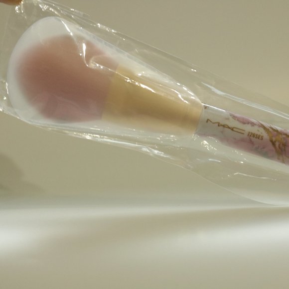 MAC Brush